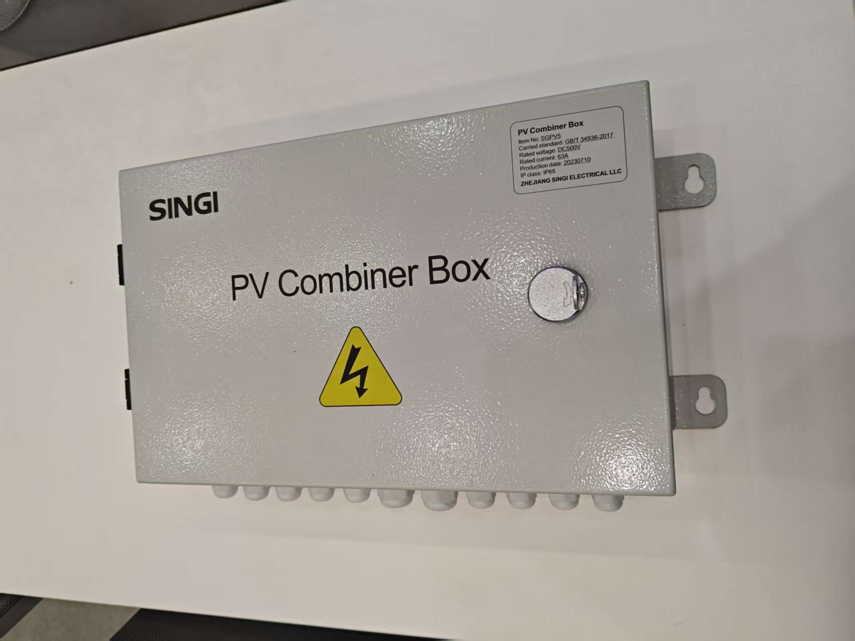Leading China Combiner Box Manufacturer: Elevating Solar System Efficiency